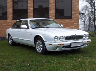 jaguar_xj8_1