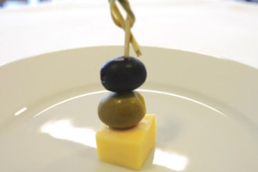 kaesewuerfelspiess-olive