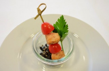 tomaten-haehnchenspiess-olivenmus